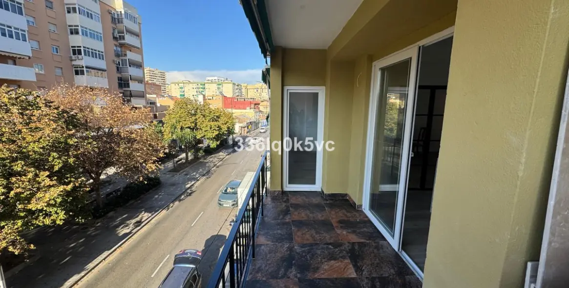Sale of middle floor apartment in Málaga 6
