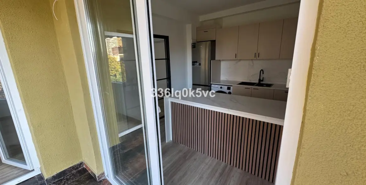 Sale of middle floor apartment in Málaga 7