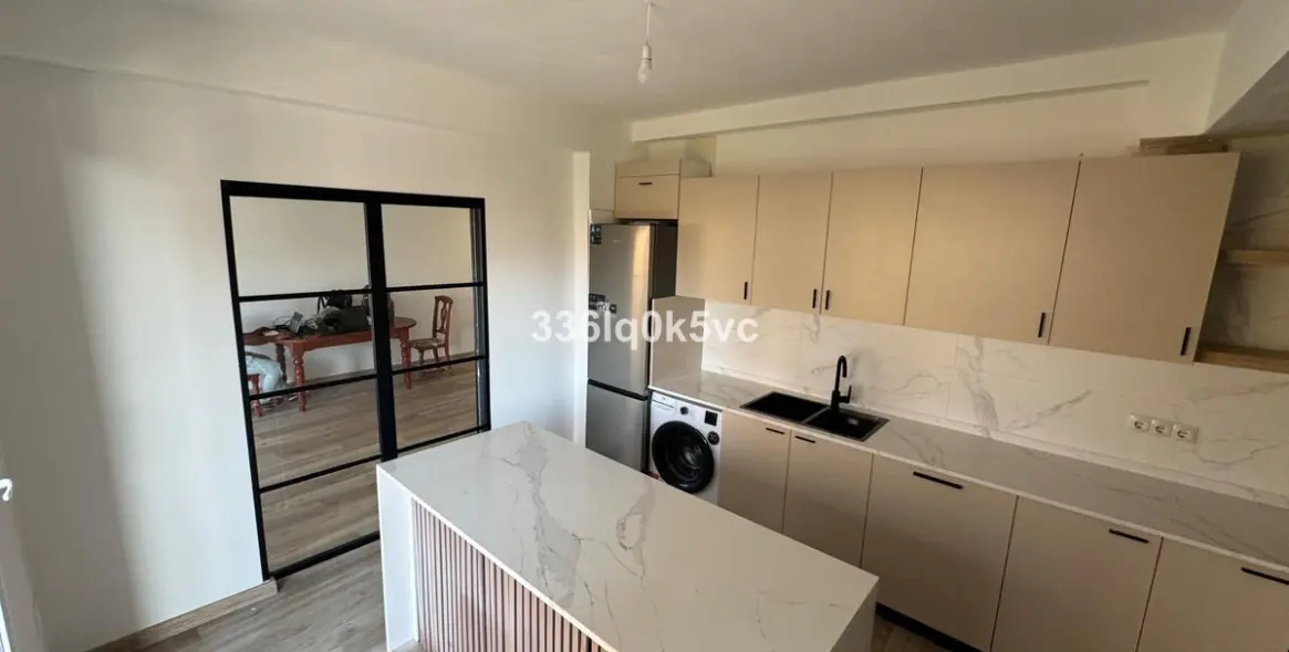 Sale of middle floor apartment in Málaga 8