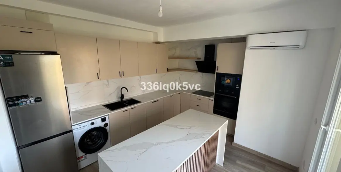 Sale of middle floor apartment in Málaga 11