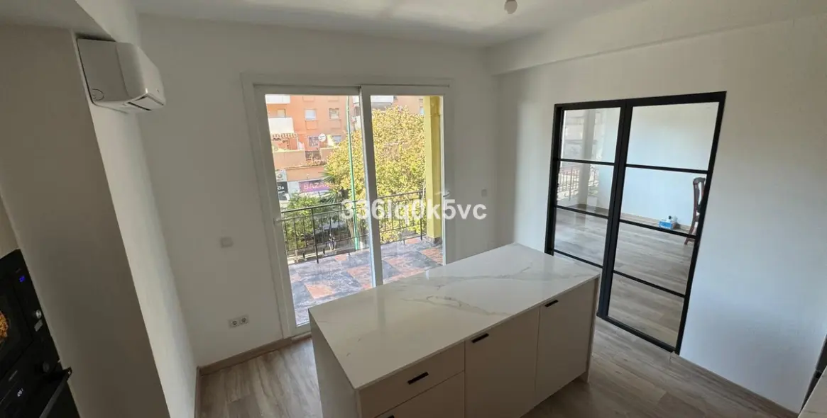 Sale of middle floor apartment in Málaga 12