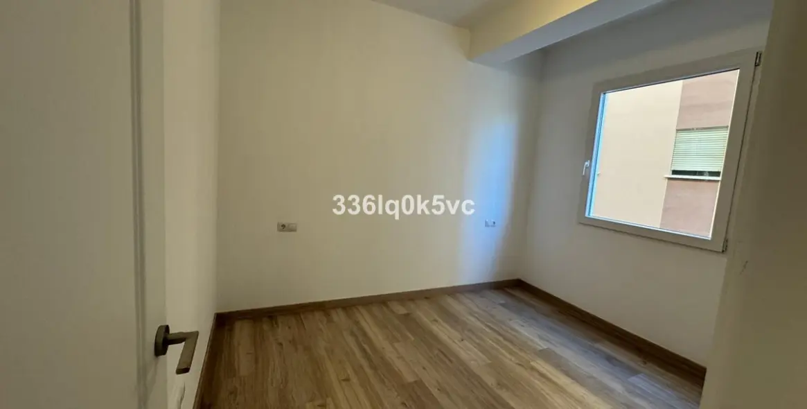 Sale of middle floor apartment in Málaga 16