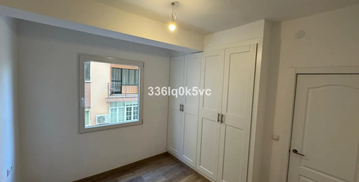 Sale of middle floor apartment in Málaga 19