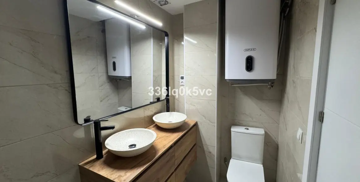 Sale of middle floor apartment in Málaga 20