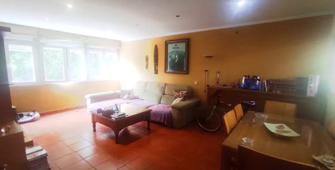 Sale of middle floor apartment in Málaga 2