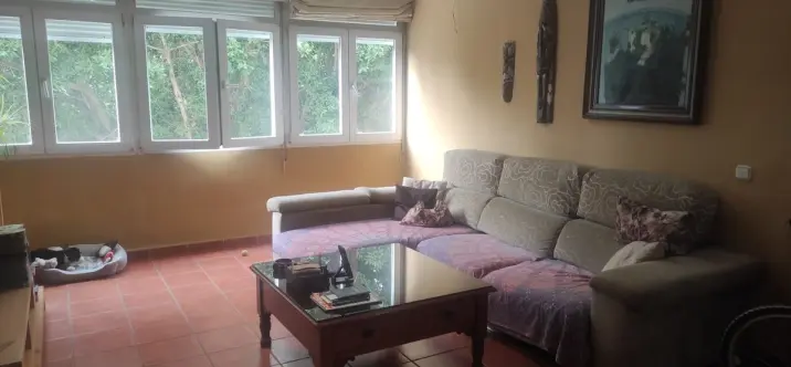 Sale of middle floor apartment in Málaga 3