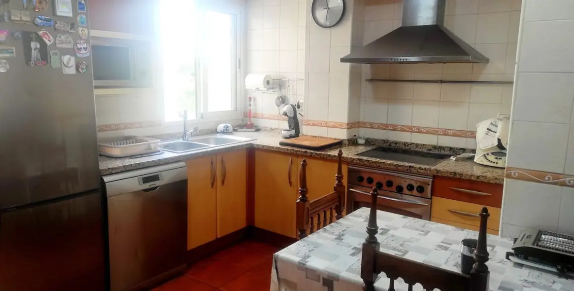 Sale of middle floor apartment in Málaga 5