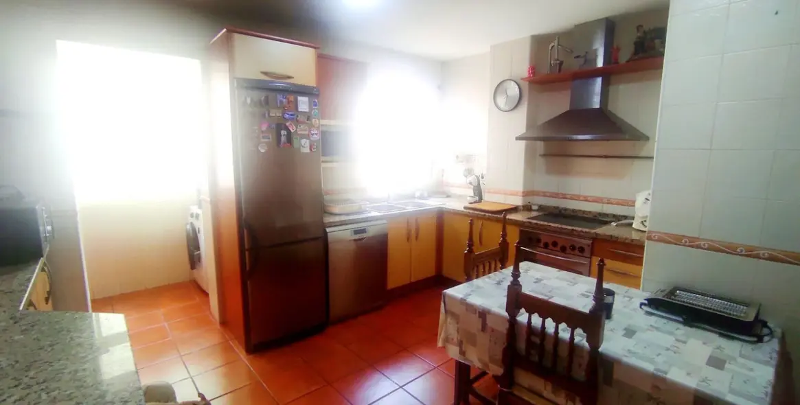 Sale of middle floor apartment in Málaga 6