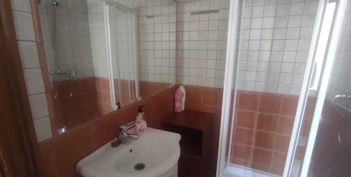 Sale of middle floor apartment in Málaga 8