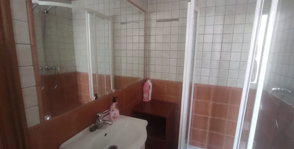 Sale of middle floor apartment in Málaga 9