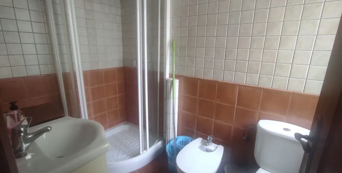 Sale of middle floor apartment in Málaga 10