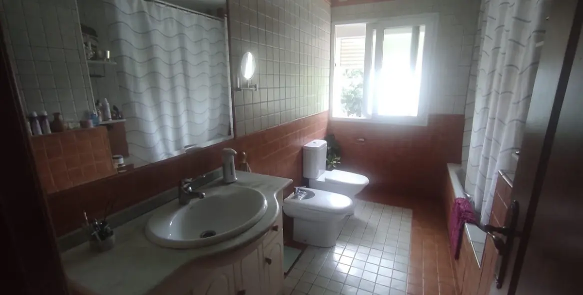 Sale of middle floor apartment in Málaga 14