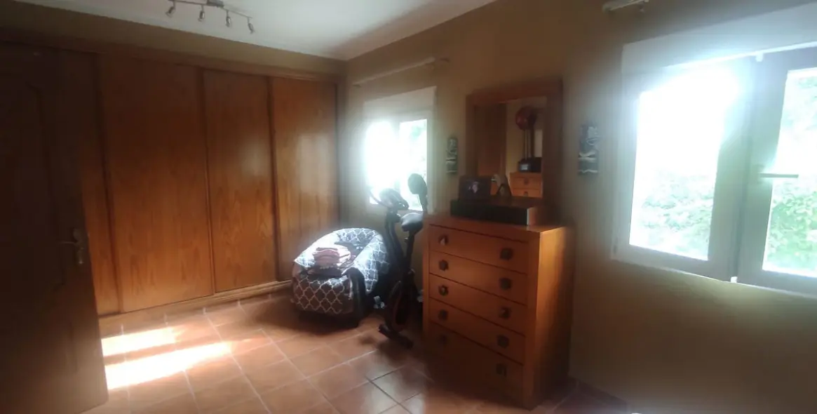 Sale of middle floor apartment in Málaga 17