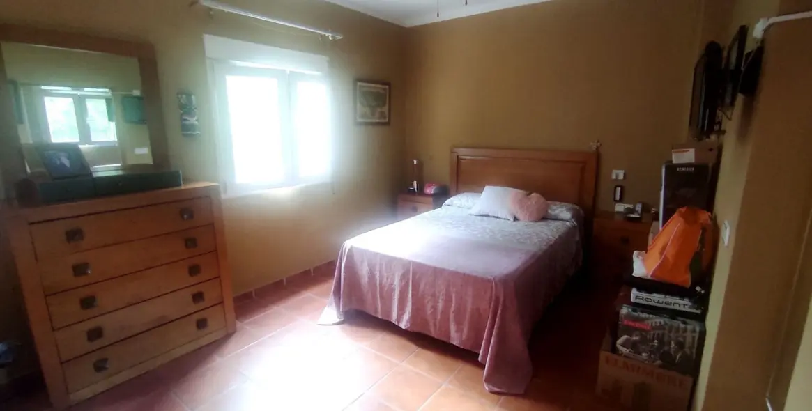 Sale of middle floor apartment in Málaga 18