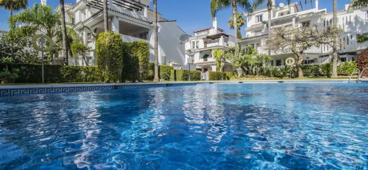 Sale of ground floor apartment in Nueva Andalucía 0