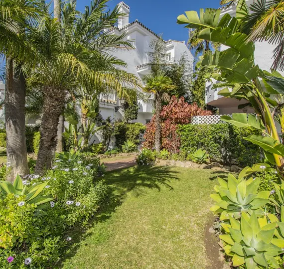 Sale of ground floor apartment in Nueva Andalucía