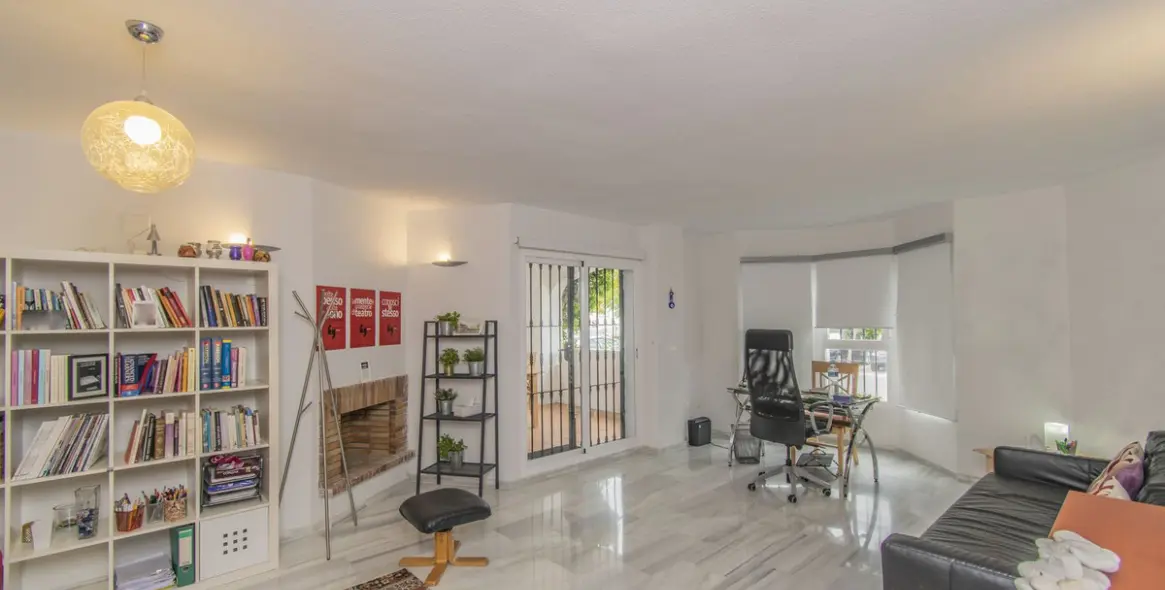 Sale of ground floor apartment in Nueva Andalucía 5