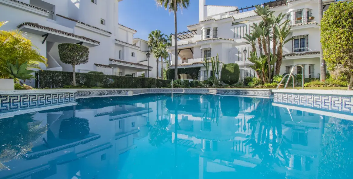 Sale of ground floor apartment in Nueva Andalucía 6