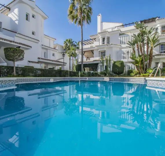 Sale of ground floor apartment in Nueva Andalucía