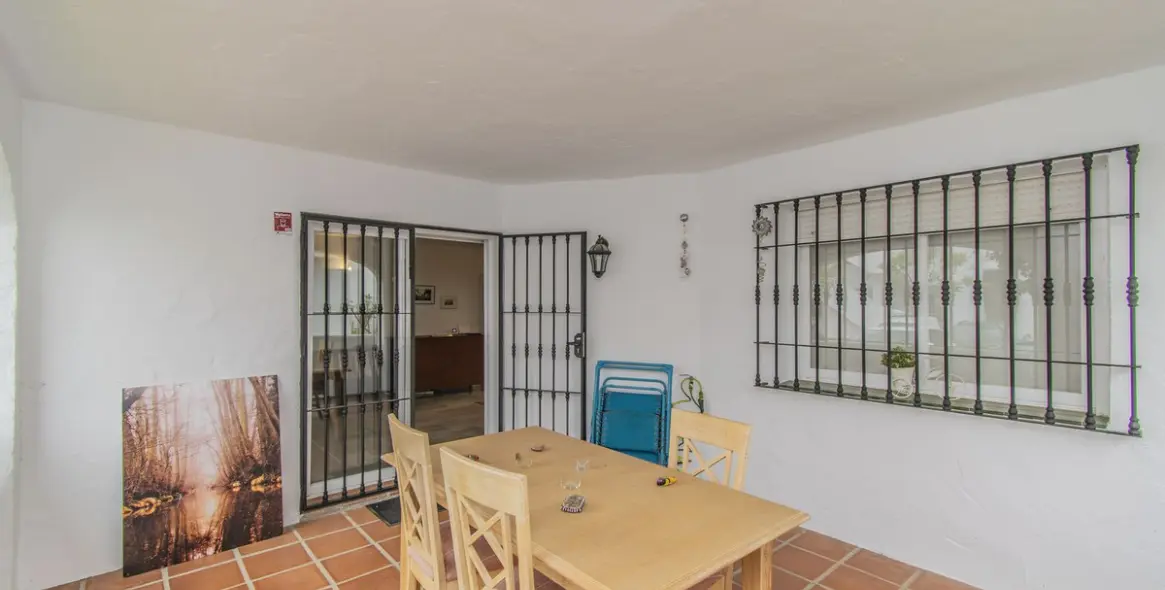 Sale of ground floor apartment in Nueva Andalucía 8