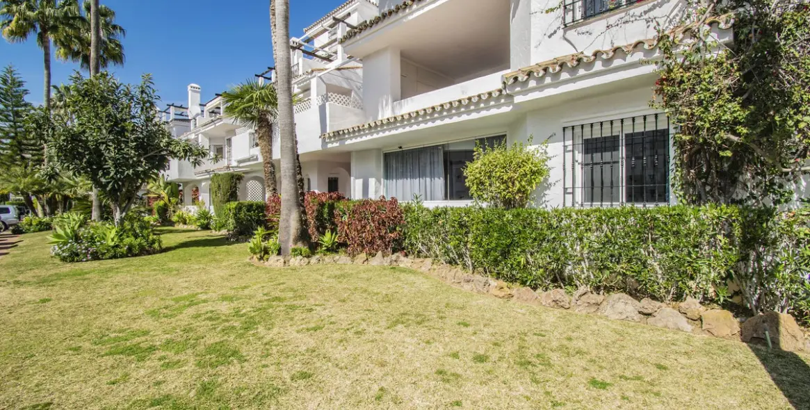 Sale of ground floor apartment in Nueva Andalucía 9