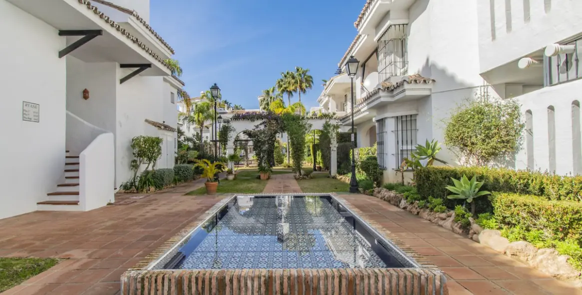 Sale of ground floor apartment in Nueva Andalucía 11