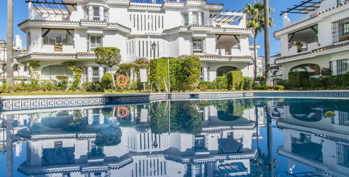 Sale of ground floor apartment in Nueva Andalucía 13