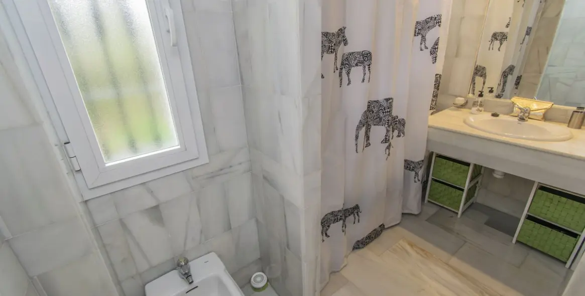 Sale of ground floor apartment in Nueva Andalucía 14