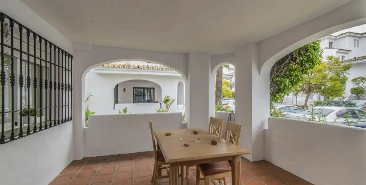 Sale of ground floor apartment in Nueva Andalucía 15