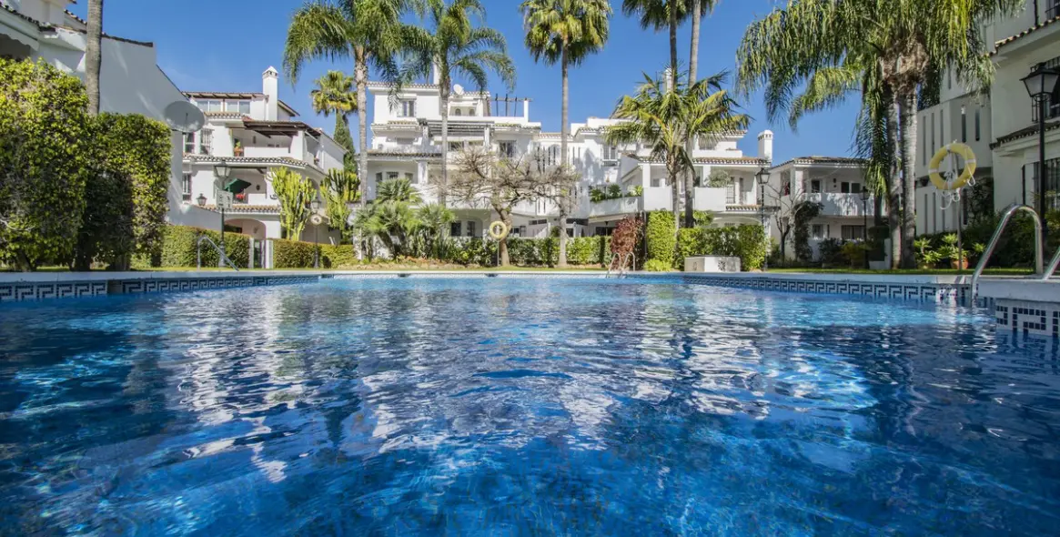 Sale of ground floor apartment in Nueva Andalucía 18