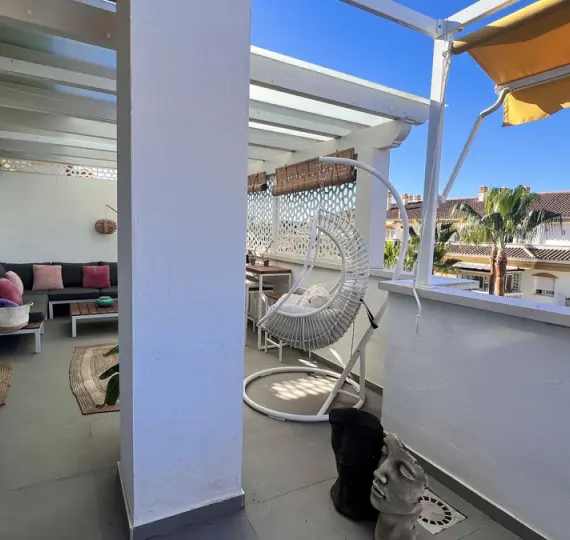 Sale of penthouse in Nueva Andalucía