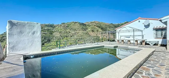 Sale of semi-detached house in Cómpeta 0