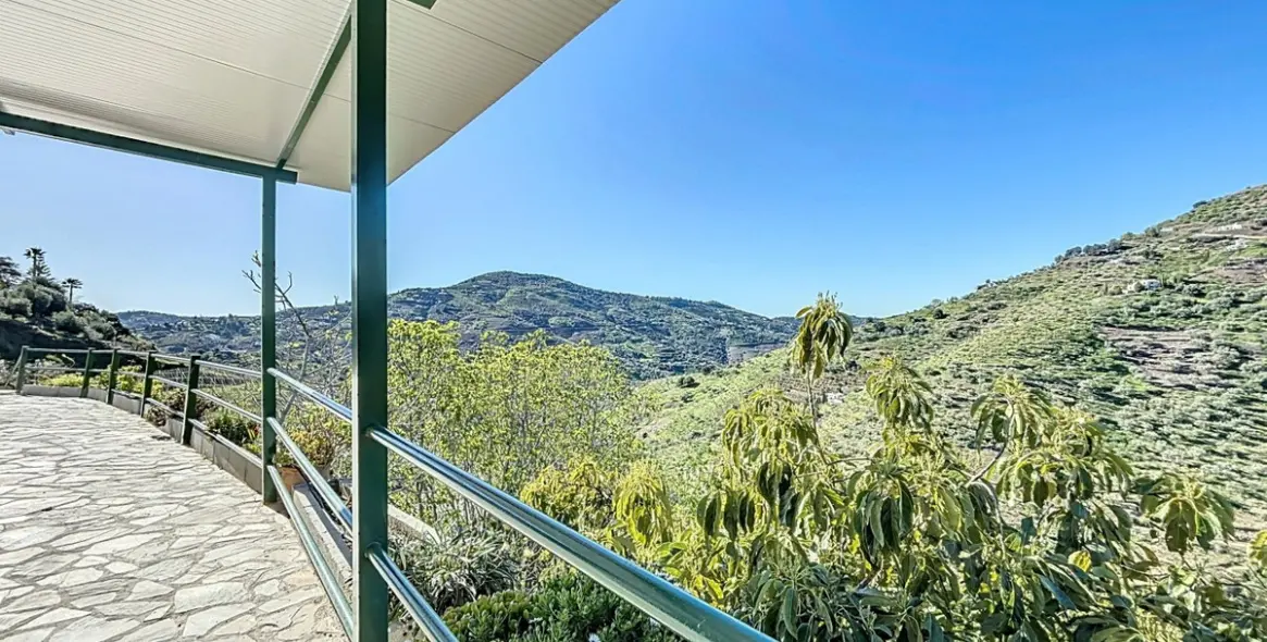 Sale of semi-detached house in Cómpeta 2