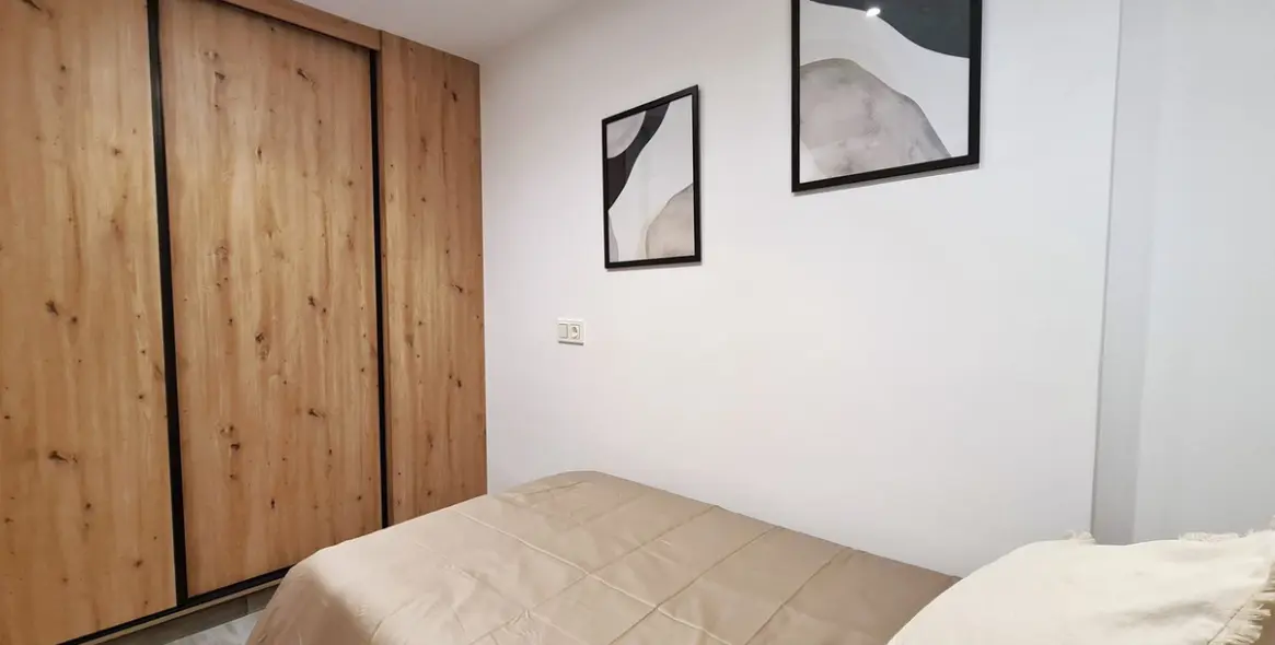 Venta de apartamento en planta media en Estepona 24