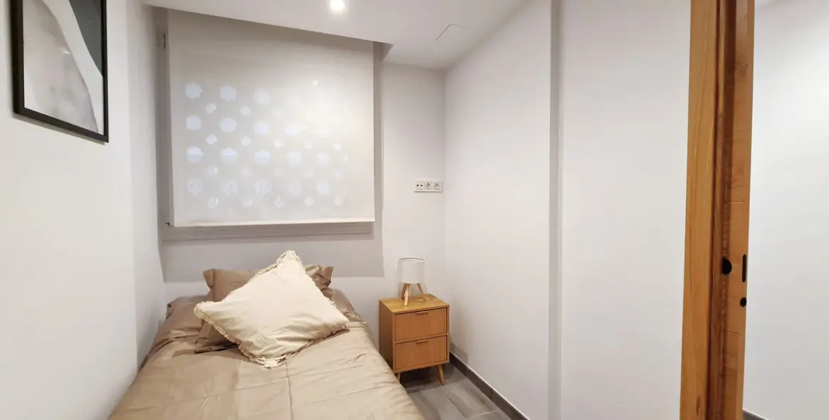 Venta de apartamento en planta media en Estepona 25