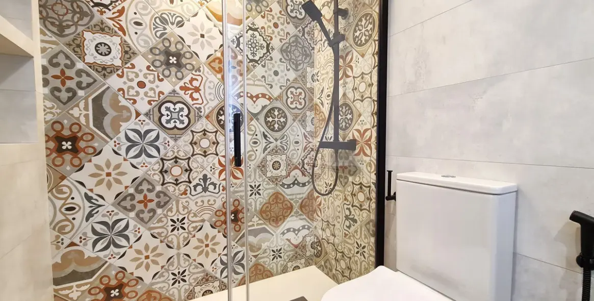 Venta de apartamento en planta media en Estepona 27