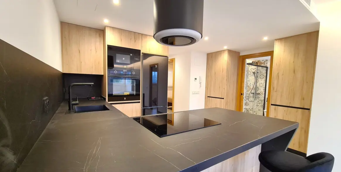 Venta de apartamento en planta media en Estepona 30