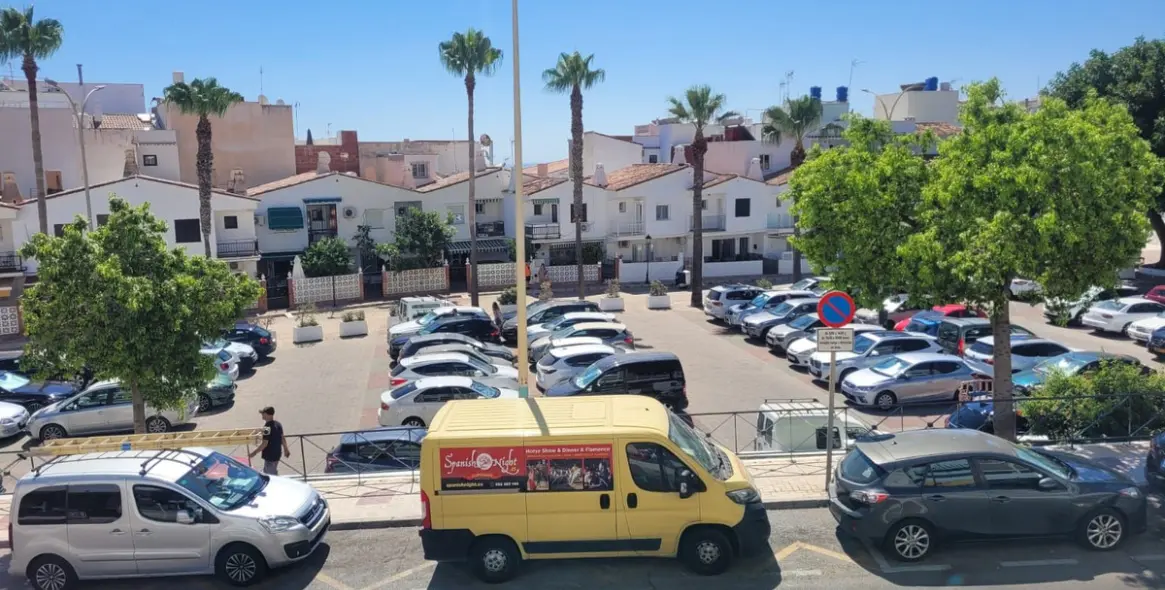 Sale of ground floor apartment in La Carihuela 3