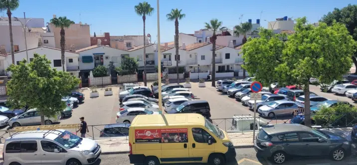 Sale of ground floor apartment in La Carihuela 2