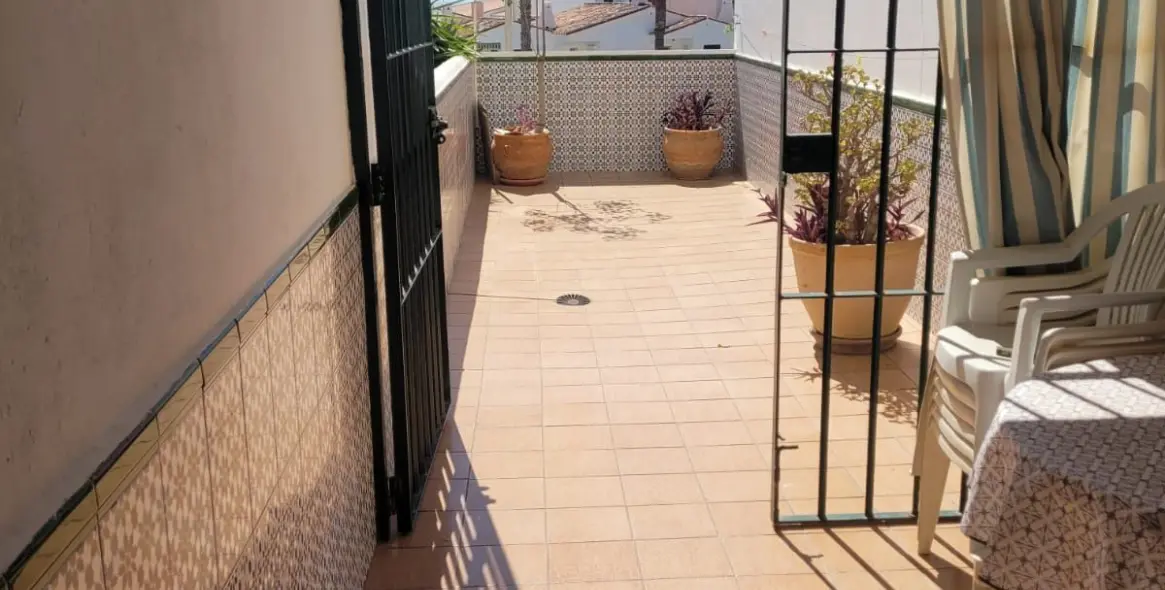 Sale of ground floor apartment in La Carihuela 5