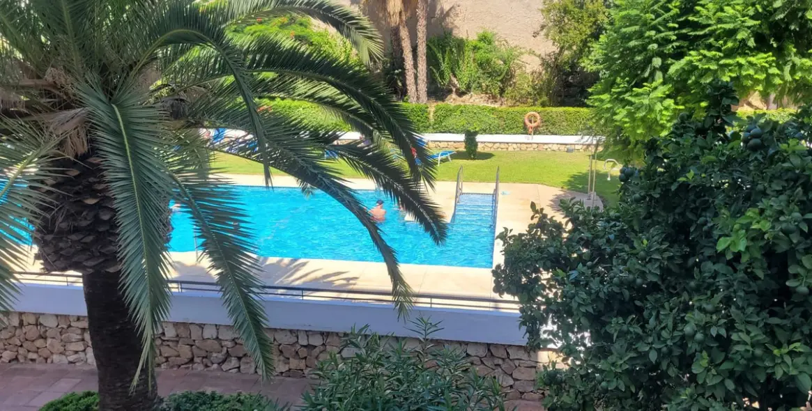 Sale of ground floor apartment in La Carihuela 9