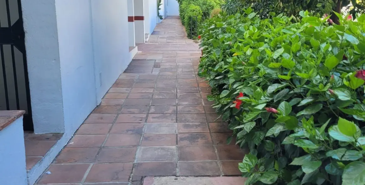 Sale of ground floor apartment in La Carihuela 11