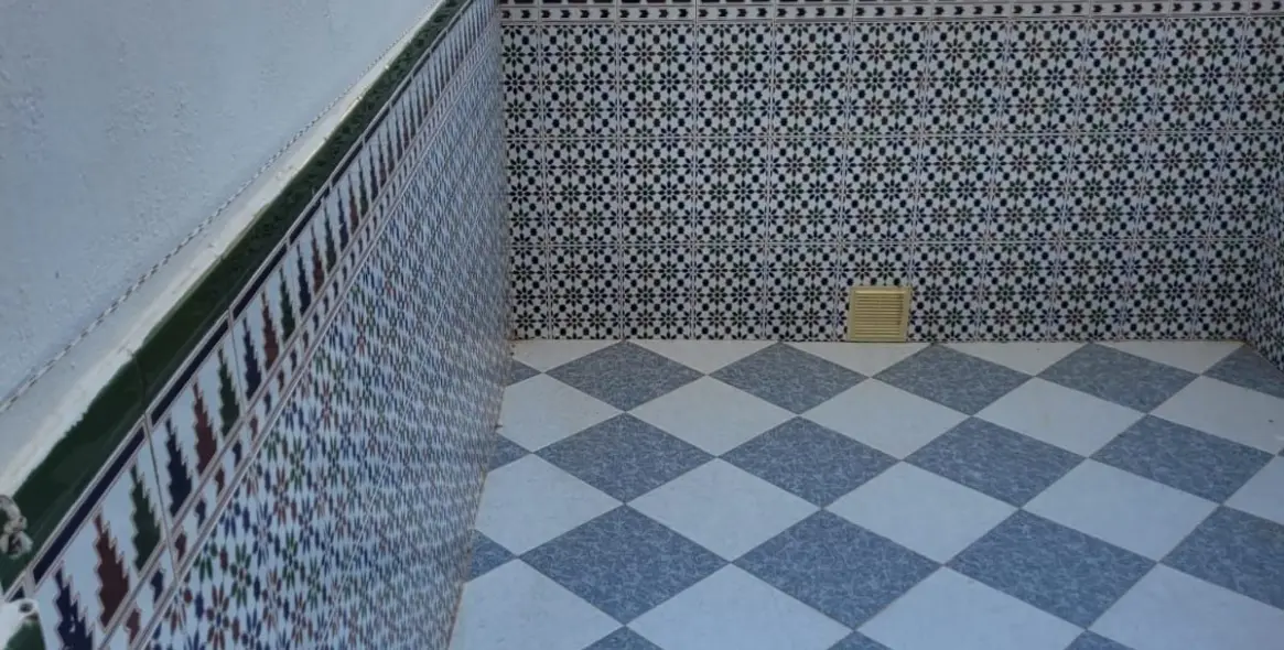 Sale of ground floor apartment in La Carihuela 16