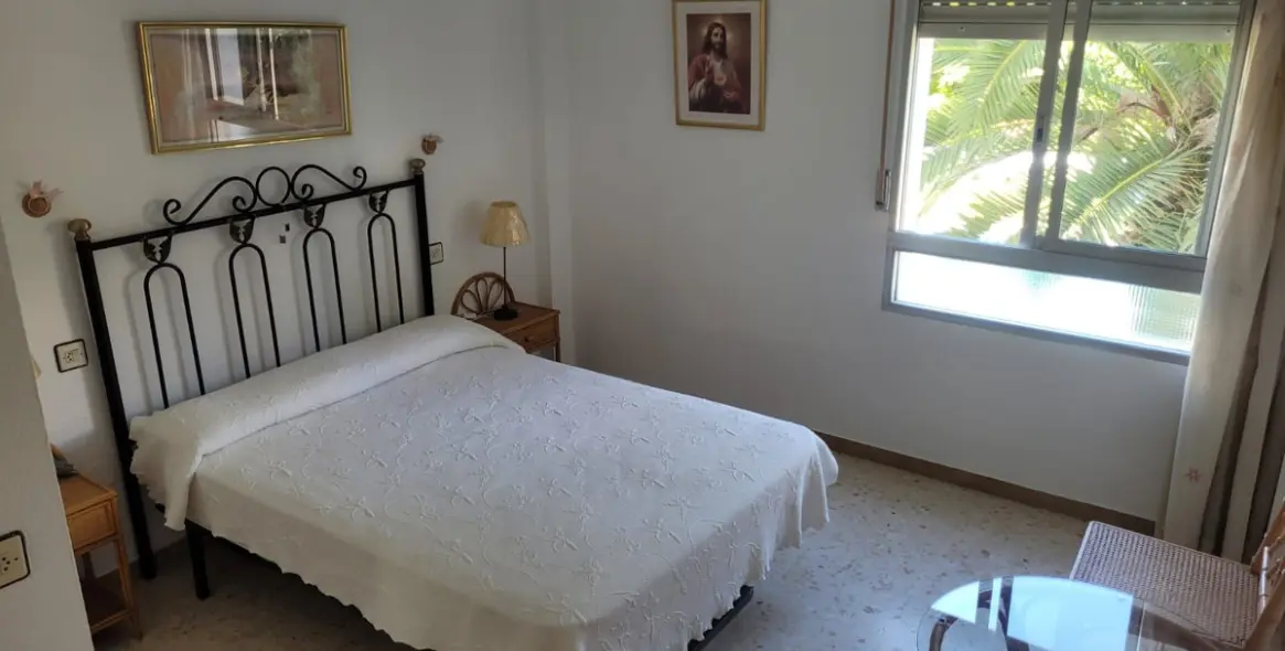 Sale of ground floor apartment in La Carihuela 23