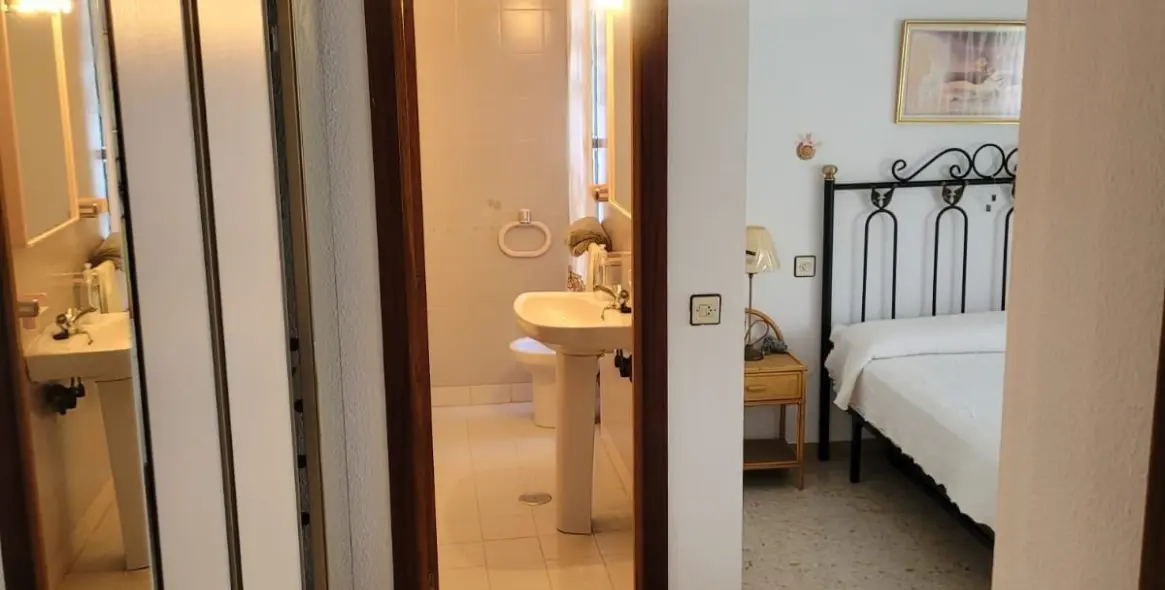 Sale of ground floor apartment in La Carihuela 24