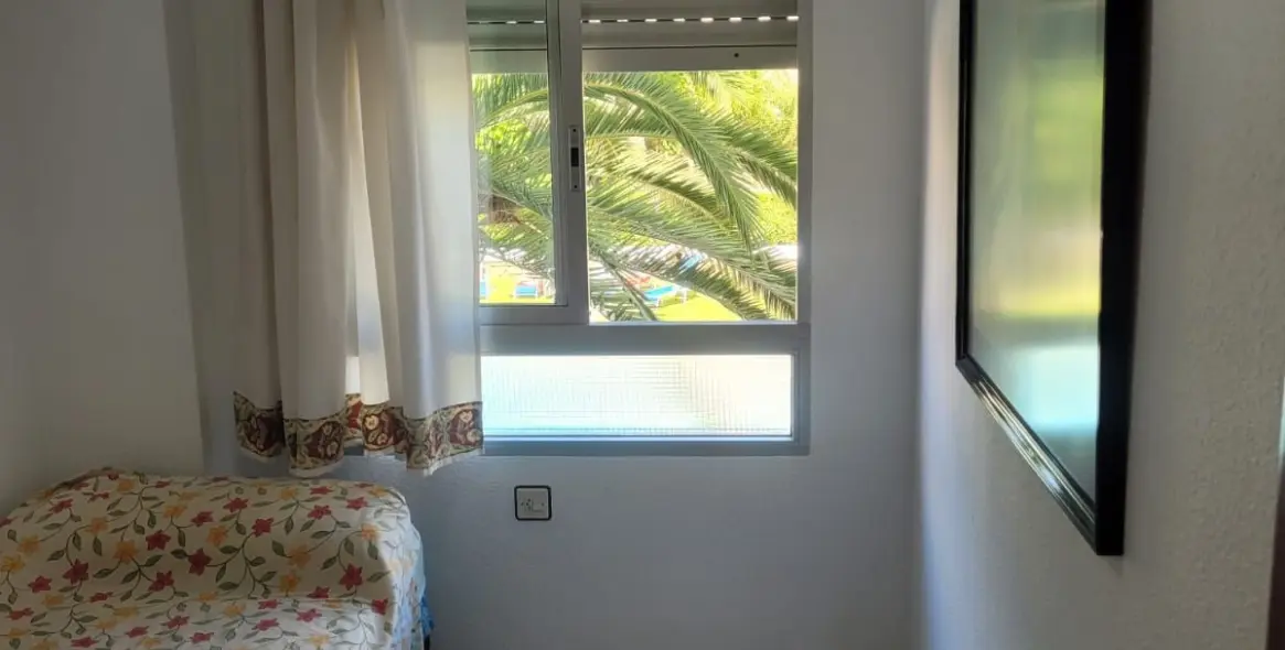 Sale of ground floor apartment in La Carihuela 25