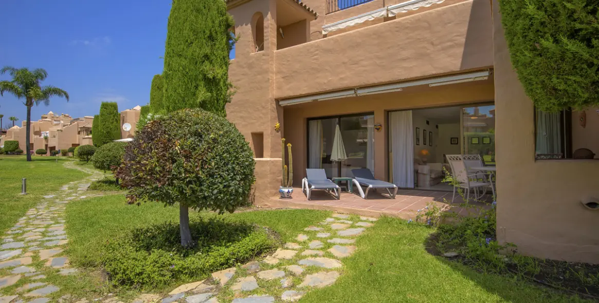 Продажа апартаментов на первом этаже в Estepona (район Estepona) 1