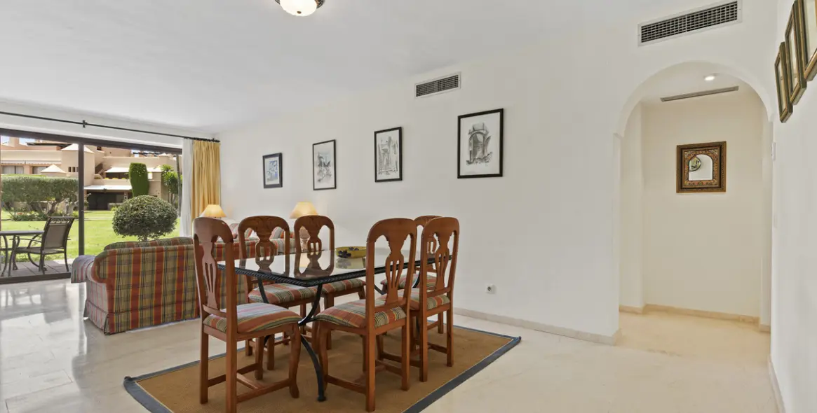 Sale of ground floor apartment in Estepona 11