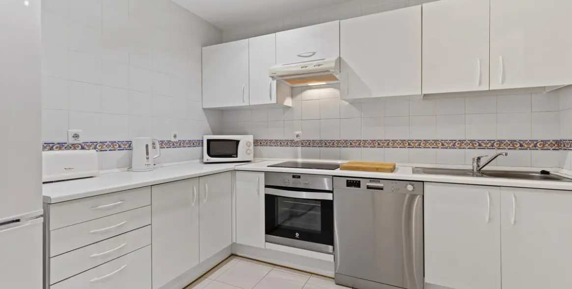 Sale of ground floor apartment in Estepona 12