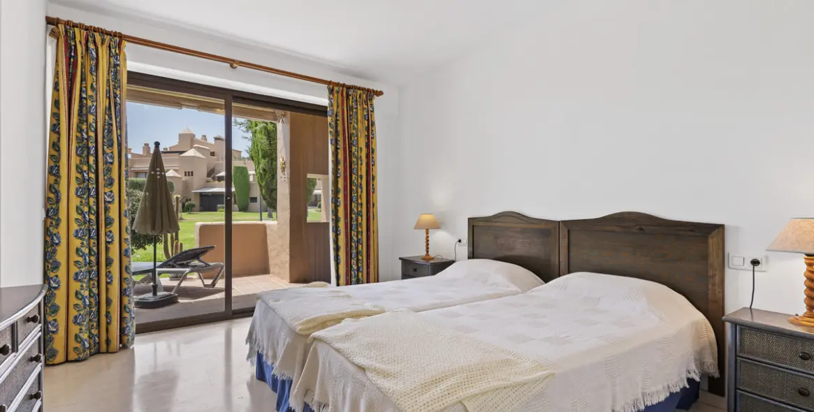 Sale of ground floor apartment in Estepona 14